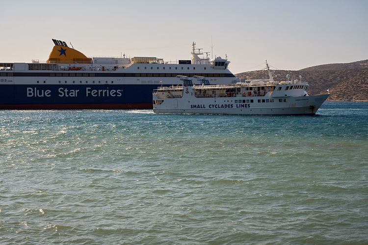 Ferger i havnen i Katapola på Amorgos
