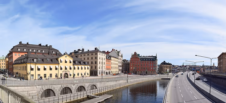 Kolorowe kamienice nadbrzeża Gamla Stan, Sztokholm
