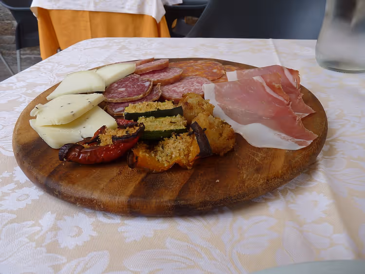 Presunto, salame e queijo