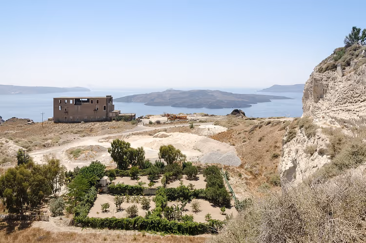 Blick auf die Caldera von Santorin und Nea Kameni