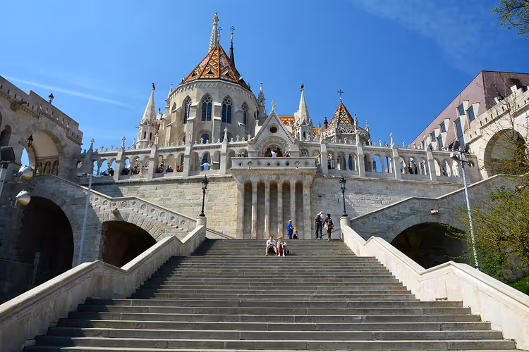 Treppen und Türme der Fischerbastei in Buda