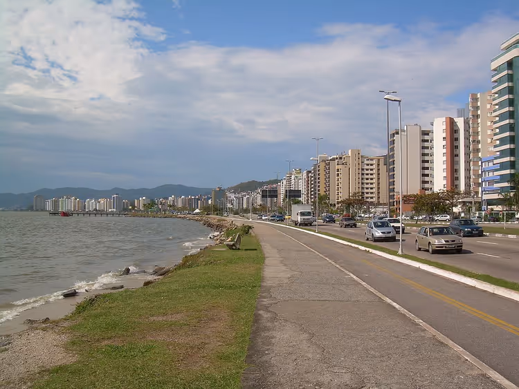 Florianopolis'te Beira-Mar Norte sahil şeridi