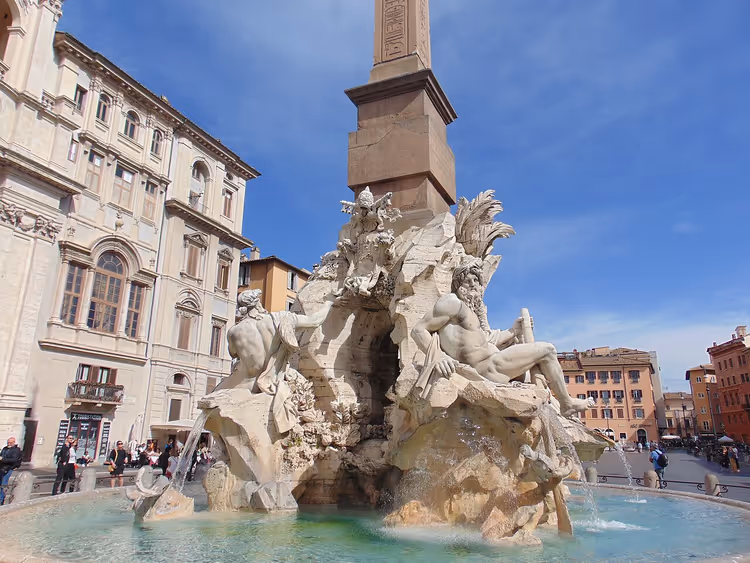 Piazza Navona'daki Dört Nehir Çeşmesi