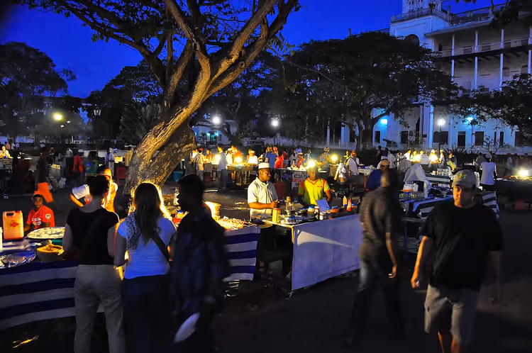 Zanzibar sokak lezzetleri gece pazarı