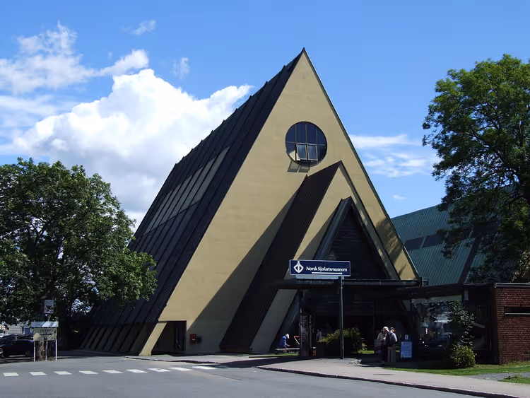 Oslo'daki üçgen Fram Müzesi binası