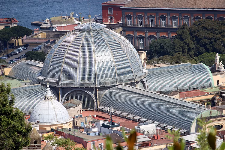 Glasskuppelen i Galleria Umberto I i Napoli