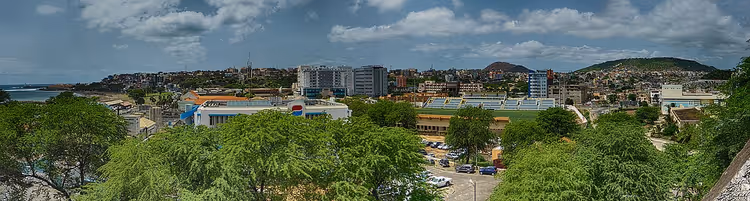 panorama de Praia avec le plateau et la baie