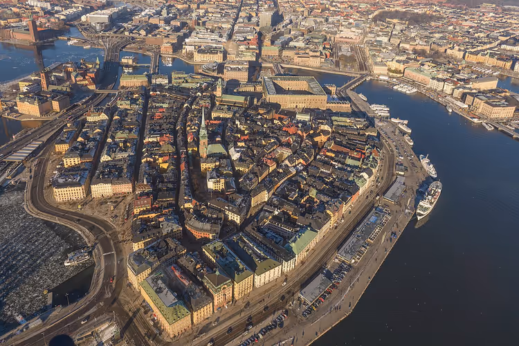 Schmale Gassen und bunte Häuser in Gamla Stan