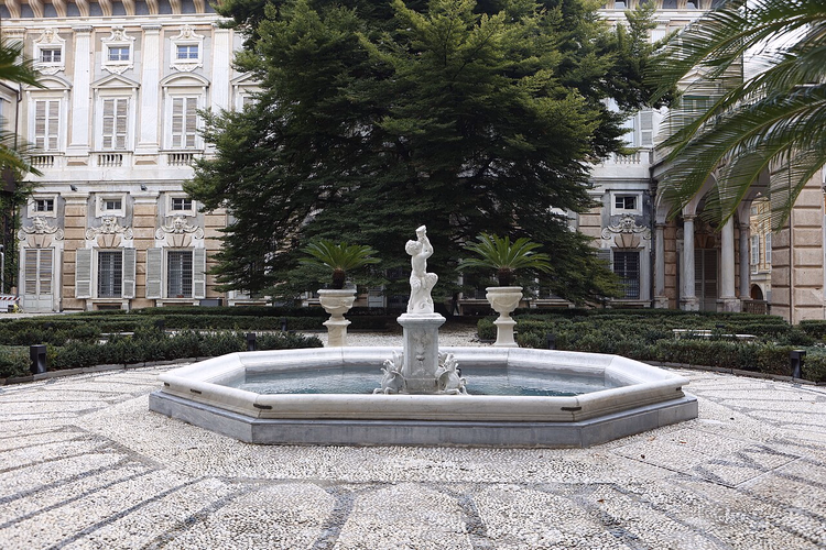 Cenova'daki Palazzo Bianco'nun bahçesindeki çeşme