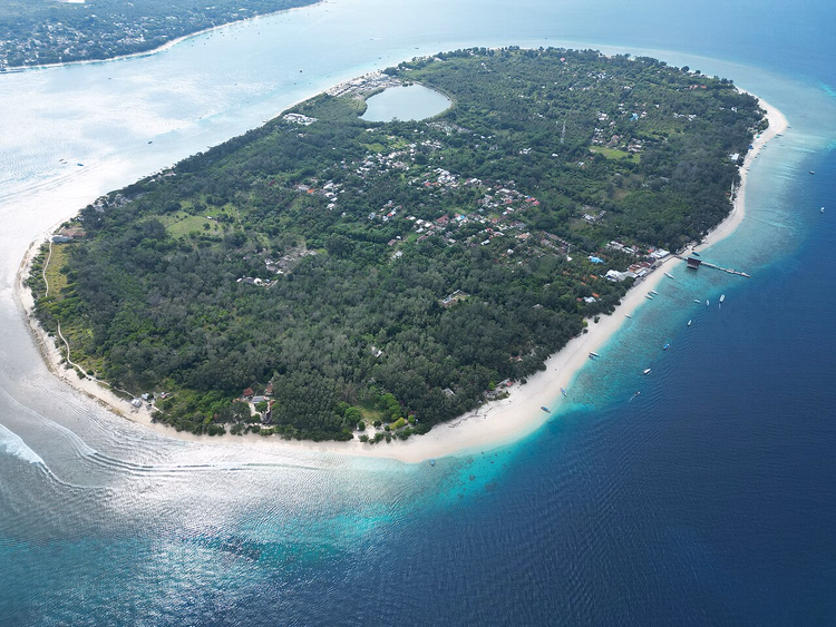 Luftaufnahme der Insel Gili Meno