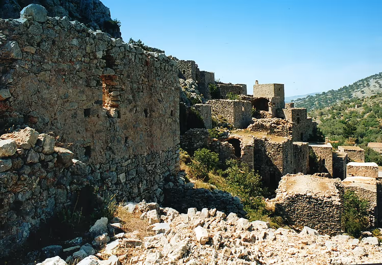 Ruïnes van het stenen dorp Anavatos op Chios