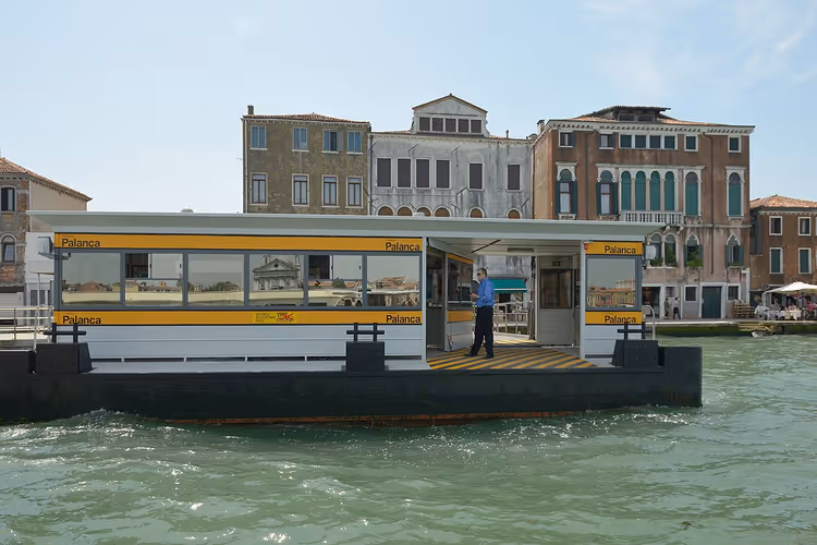 Uferpromenade der Giudecca mit Blick auf Venedig