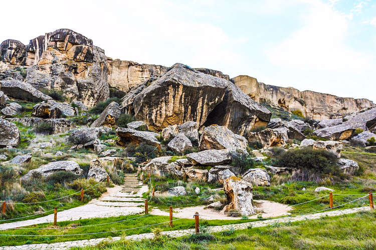 صخور وممر محمية غوبوستان