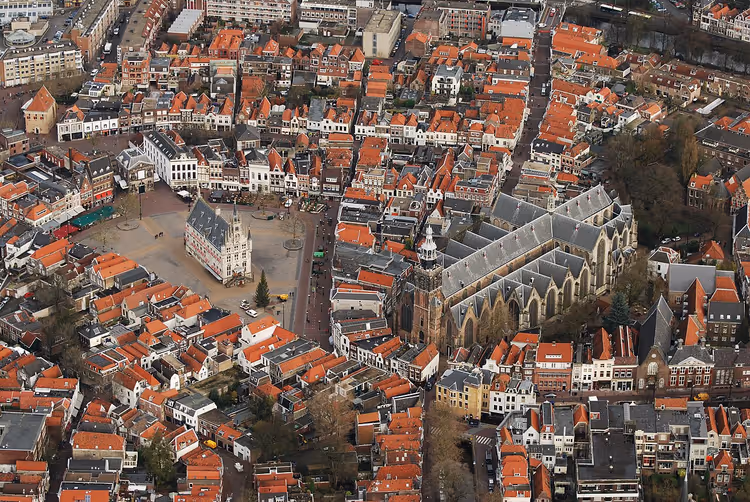 Gouda ovenfra: Sint-Jan-kirken og torget