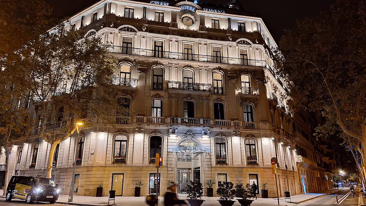 Nachtelijke gevel van Gran Hotel Havana