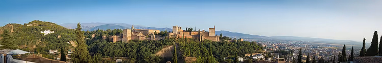 Panoramavy över Alhambra och bergen
