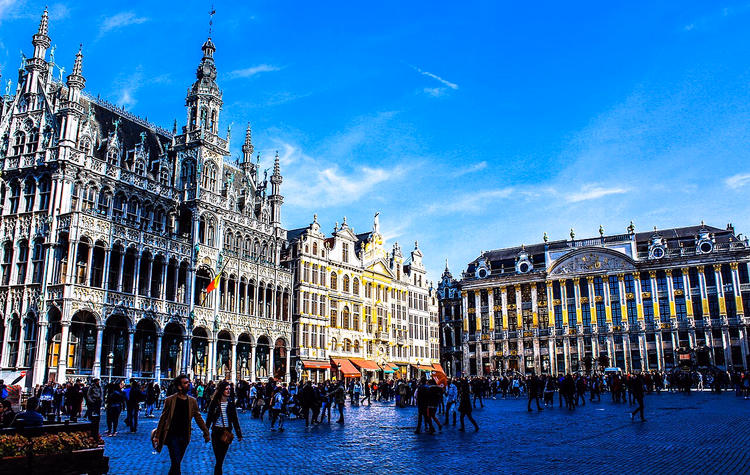 Gotisch Stadhuis met zijn toren op de Grote Markt