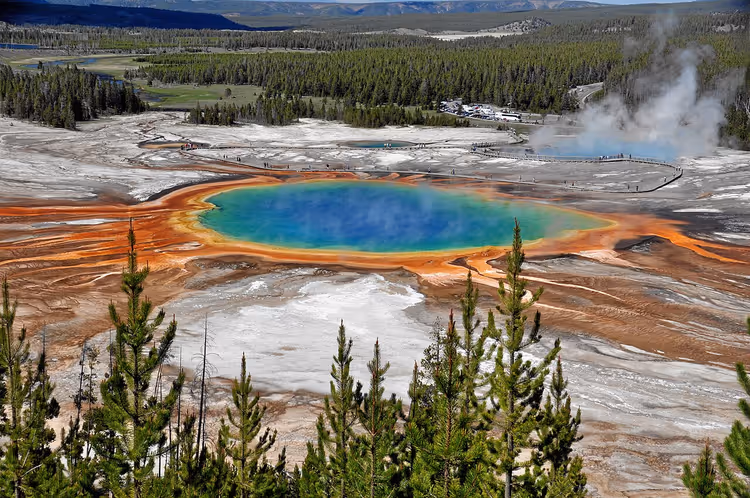 Grand Prismatic Spring im Yellowstone-Nationalpark von oben