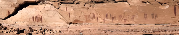Horseshoe Canyon'da bir kaya duvarındaki kaya resmi piktografları