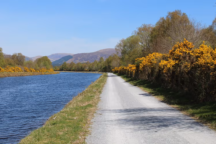 wandelpad Great Glen Way langs het kanaal en de heuvels