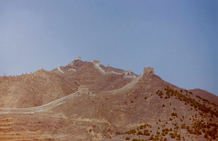 Simatai sırtlarındaki kuleli surlar