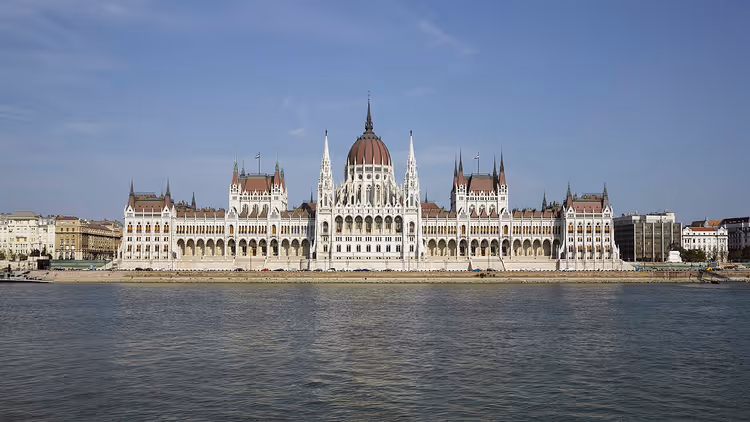 Ungarisches Parlamentsgebäude an der Donau