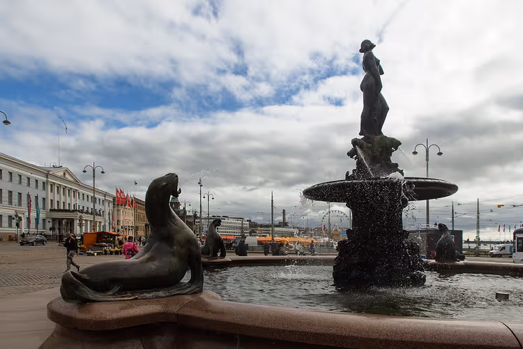 Havis Amanda-fontein met bronzen beelden