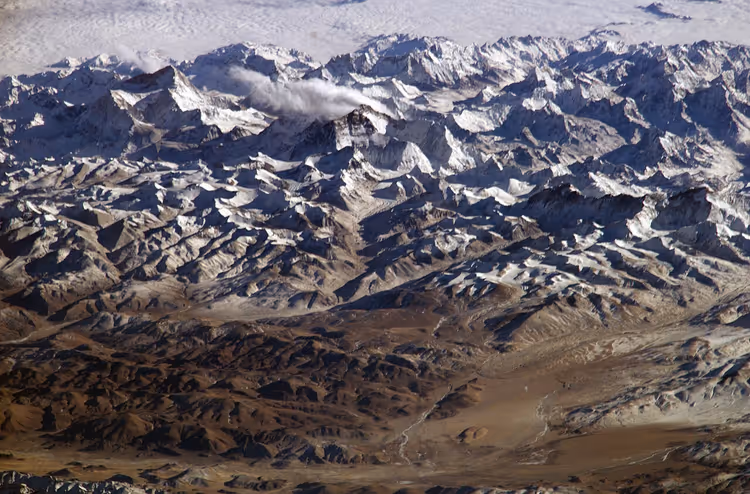Schneebedeckter Himalaya im Winter in Indien