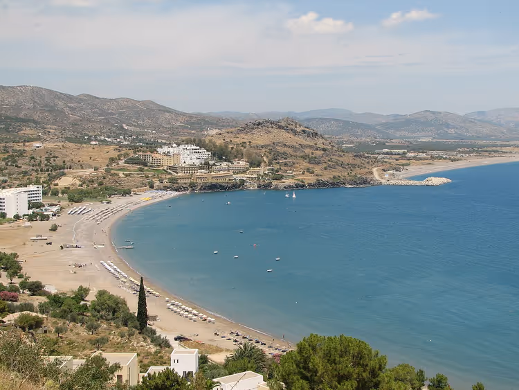 Koy kıyısında Lindos Royal Resort