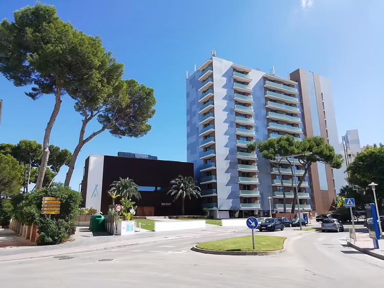 Den hvite bygningen til Melia South Beach hotell i Magaluf