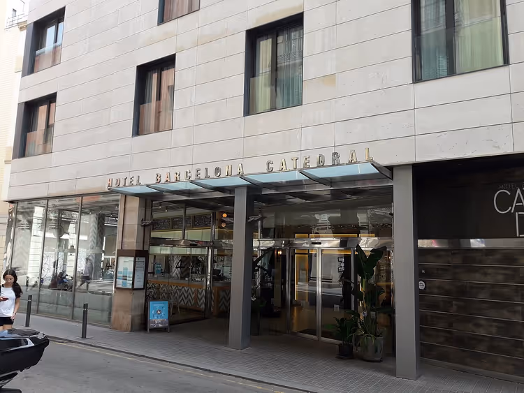 Gevel en ingang van Hotel Barcelona Catedral