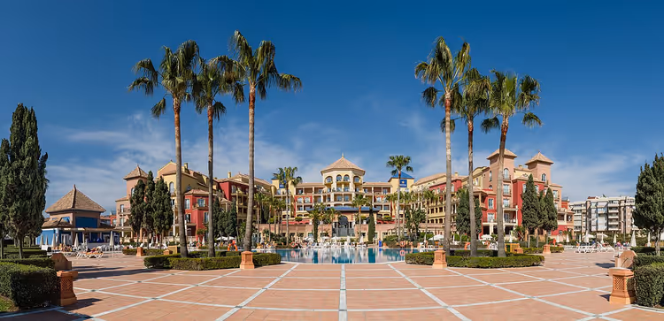 Iberostar Malaga Playa hotell med basseng og palmer