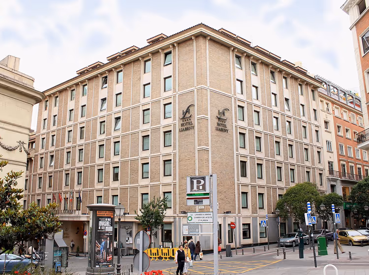 Madrid'deki Hotel Liabeny'nin cephesi