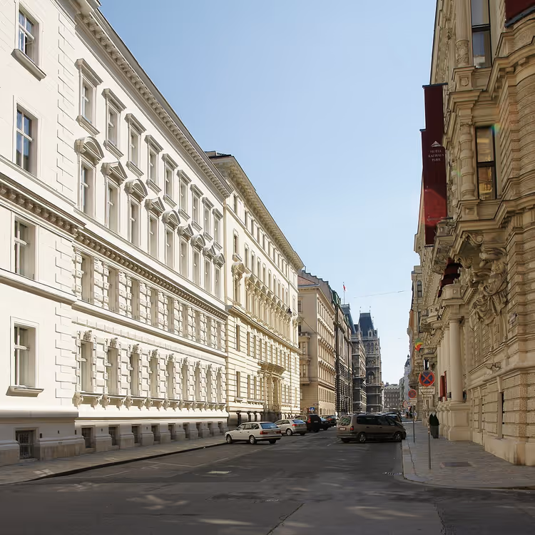 Rathausstrasse i Wien med historiske bygninger