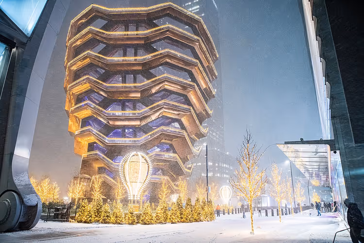 Vessel-utsiktsplattform i snøvær, Hudson Yards