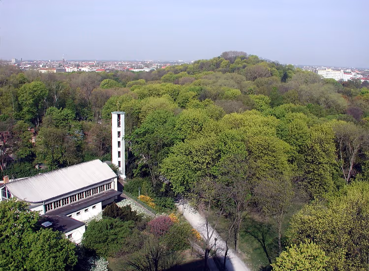 Volkspark Humboldthain'in yukarıdan panoramik görünümü