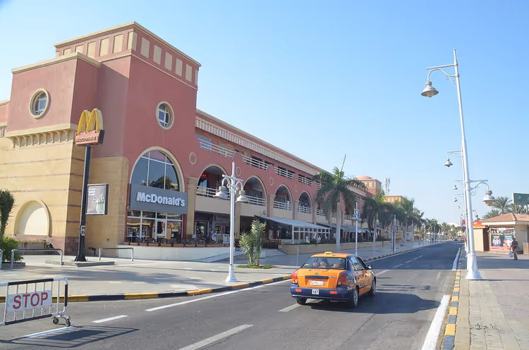 Strada a Hurghada con un taxi