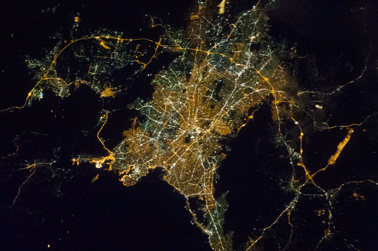Nächtliche Lichter Athens, Foto aus dem Orbit
