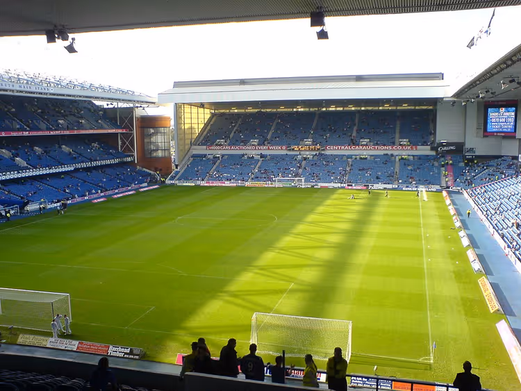 Sahadan Ibrox Stadyumu'nun iç görünümü