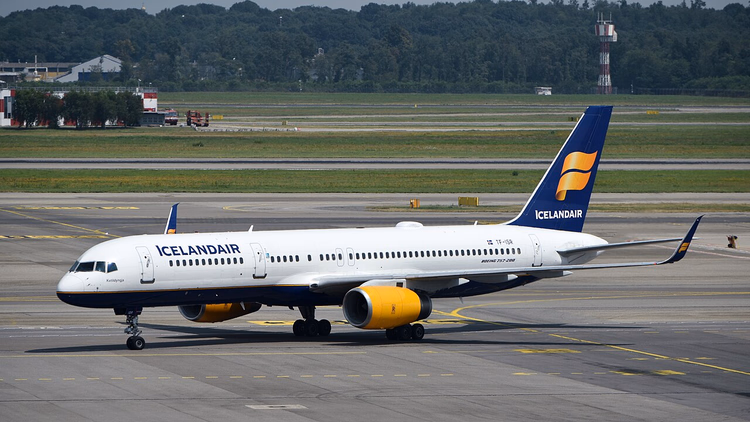 Icelandair Boeing 757 på taksebanen