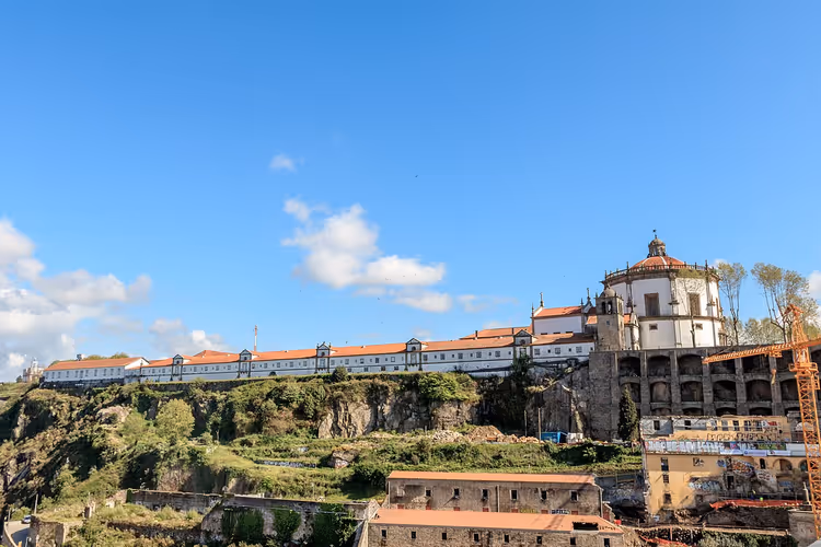 Serra do Pilar-klosteret på en høyde med en rund kirke