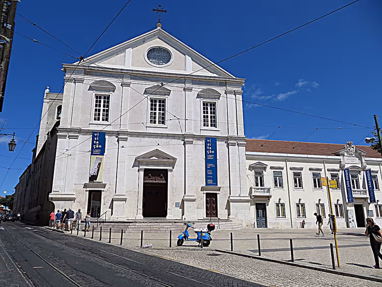 Lizbon'daki Saint Roch Kilisesi'nin cephesi
