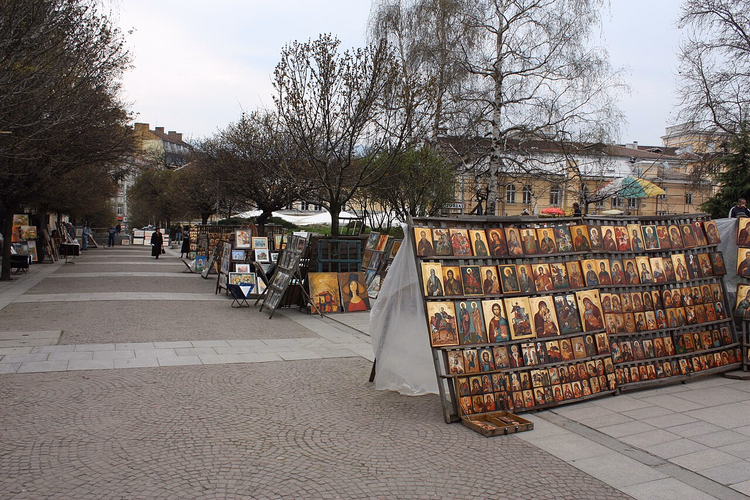 Straatkraampjes met iconen en schilderijen in Sofia