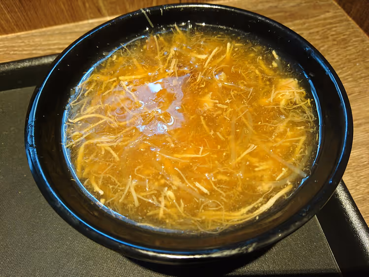 Bollem suppe med gylden kraft og strimler