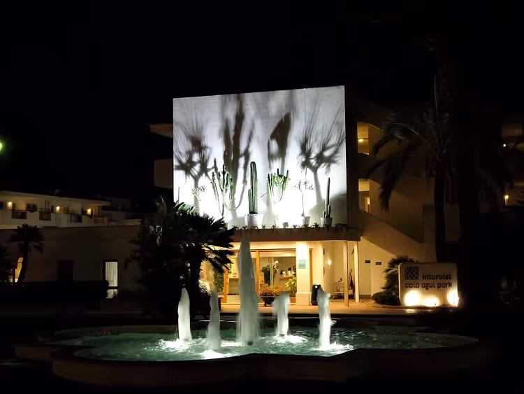 Fıskiyeli Inturotel Cala Azul Park'ın gece girişi