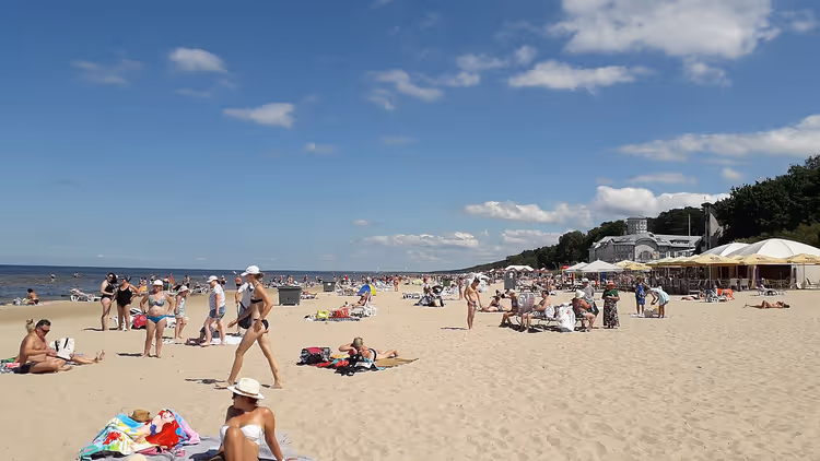 La spiaggia sabbiosa di Majori sul Mar Baltico
