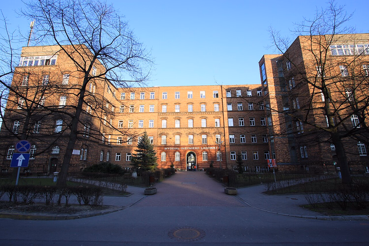 Historisch bakstenen gebouw van de Polytechnische School in Krakau