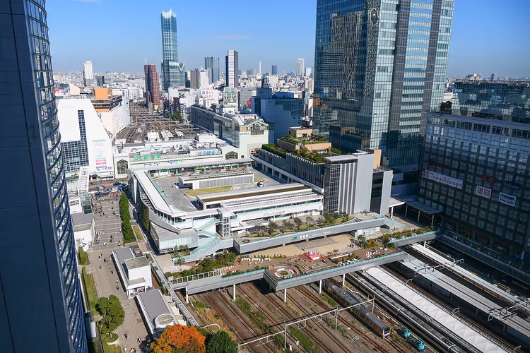 Shinjuku stasjon sett ovenfra