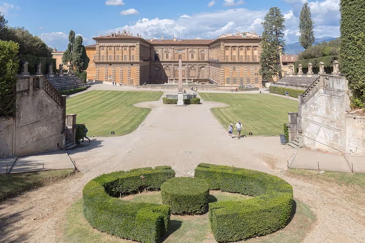 Boboli-hagene: parterre, obelisk, statuer, Palazzo Pitti