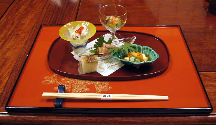 Kaiseki: eine Auswahl raffinierter japanischer Gerichte